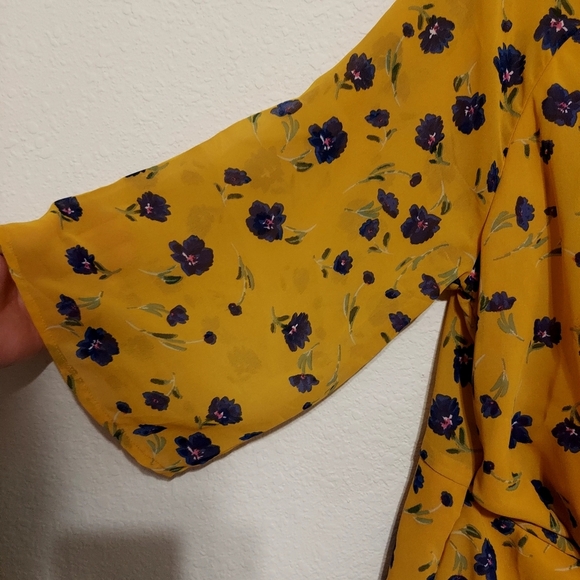 Harper Lined Heritage Yellow Floral Blouse, LARGE, Polyester. - Picture 7 of 7